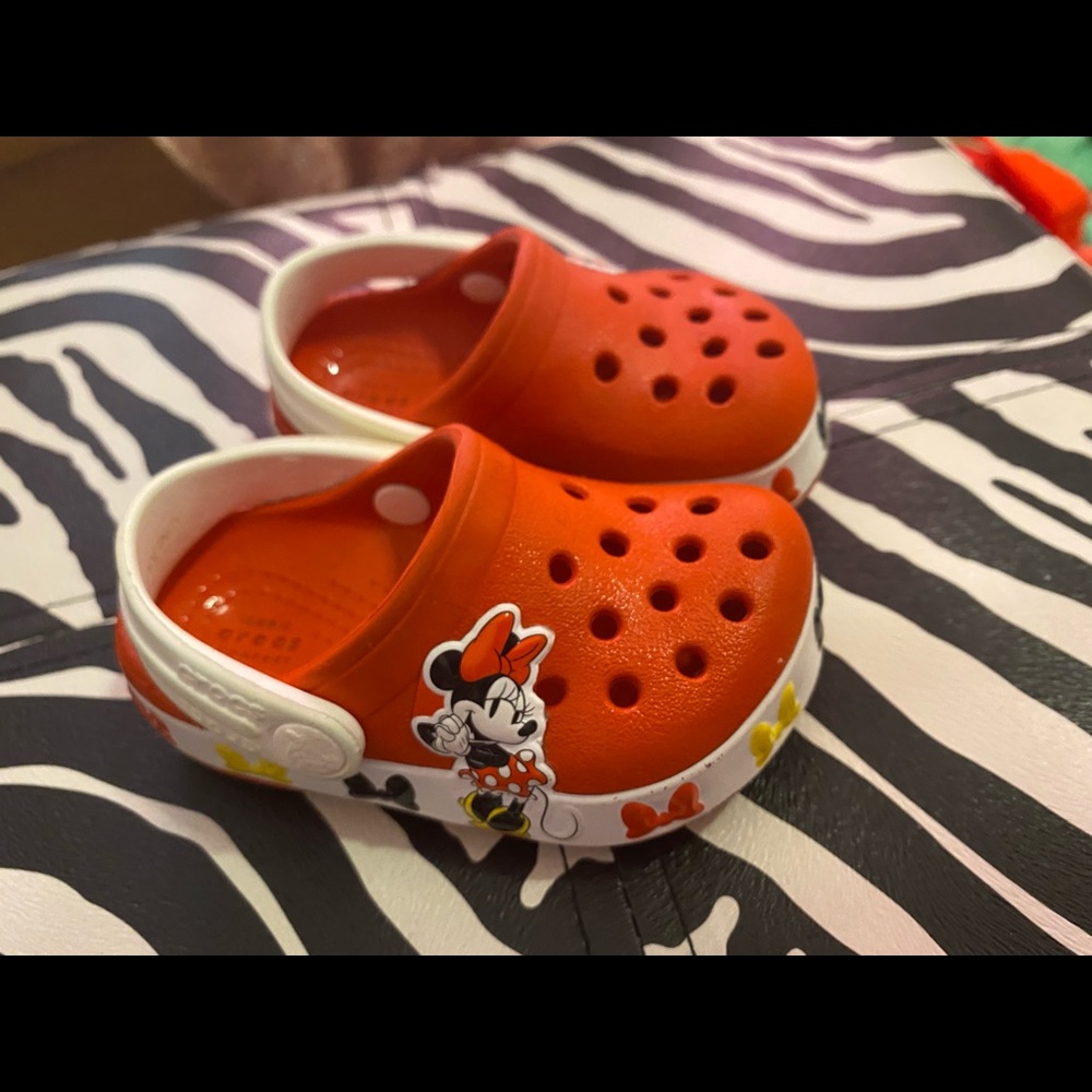 Minnie Mouse toddler Crocs size 4
